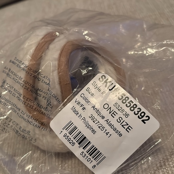 NWT!! Lands End Cozy Sherpa Gaiter and Ear Muff Set, Antique Alabaster White - Picture 11 of 12